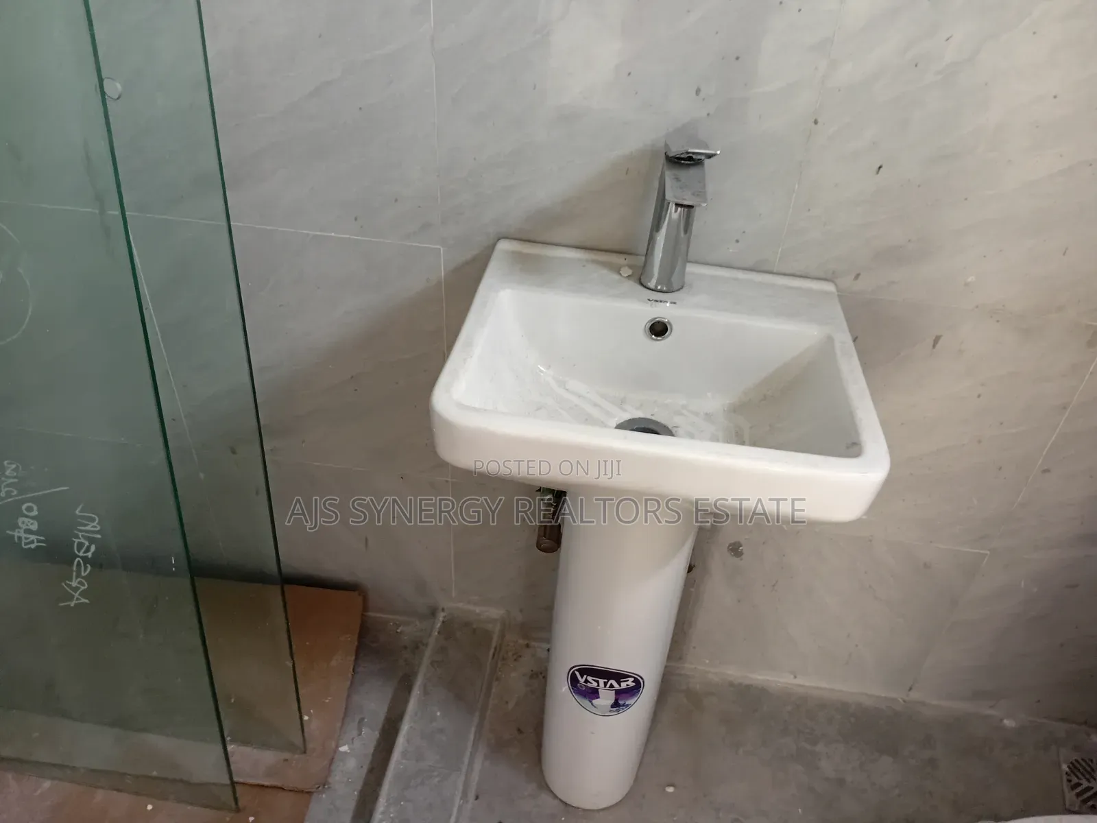 4bdrm Townhouse/Terrace in Thomas Estate for sale in Thomas Estate