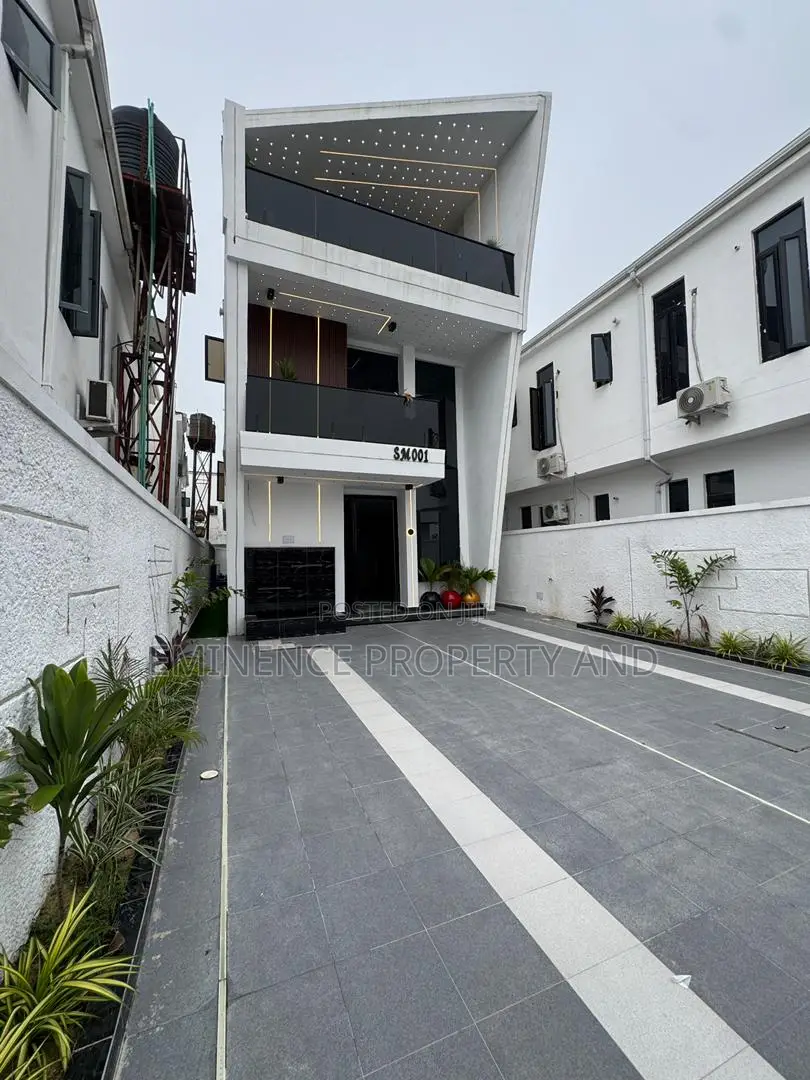 4bdrm Duplex in Ikota for sale in Ikota