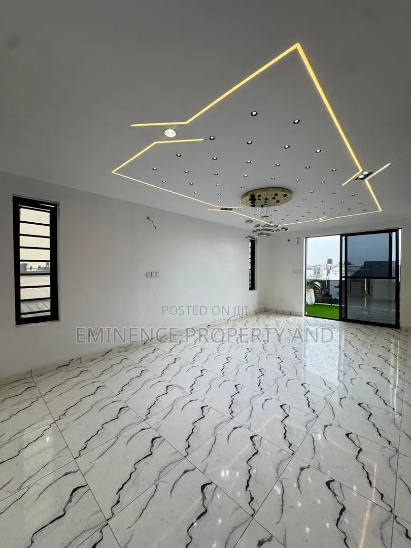 4bdrm Duplex in Ikota for sale in Ikota