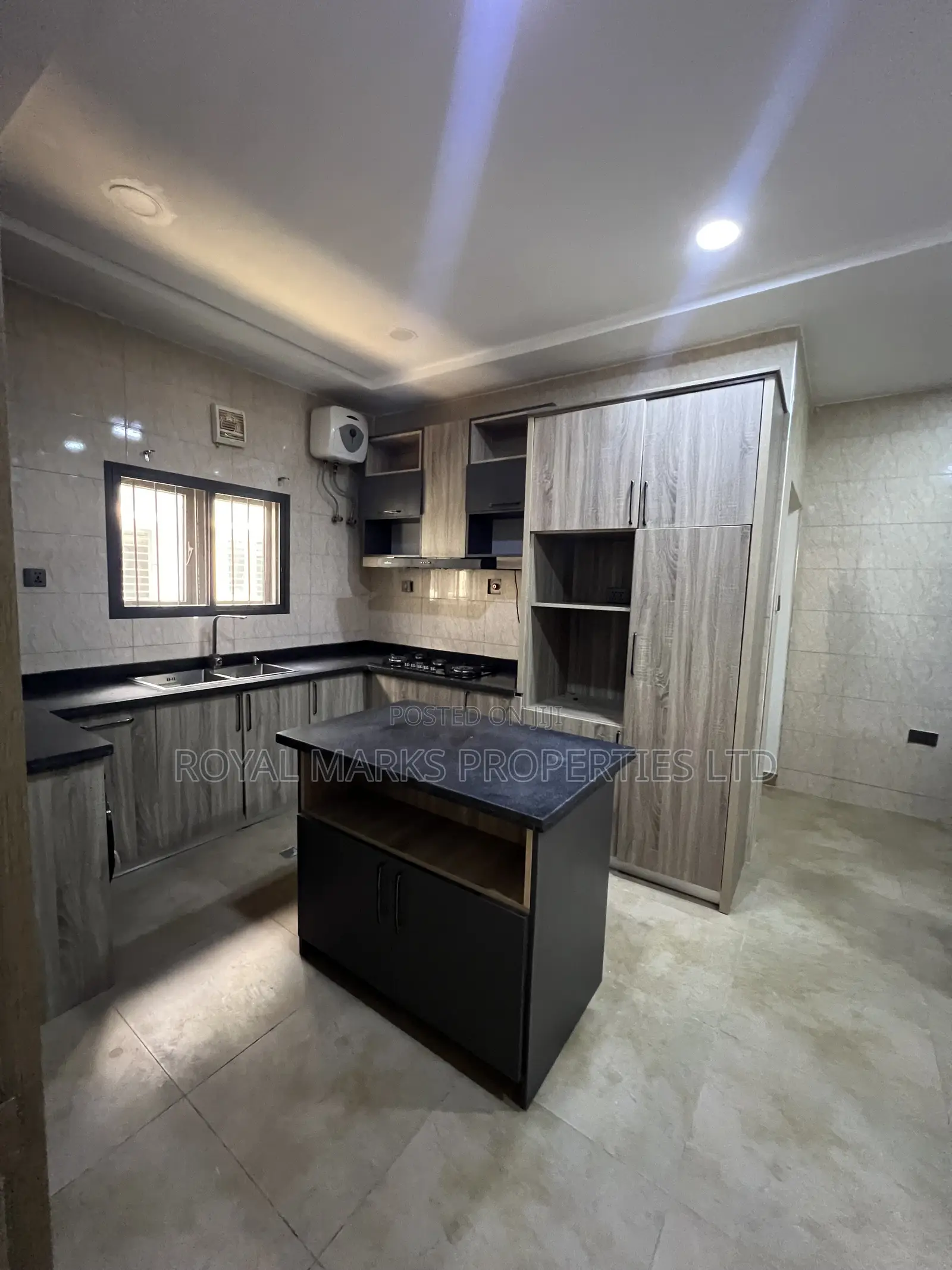 Furnished 3bdrm Block of Flats in Jahi for sale in Jahi