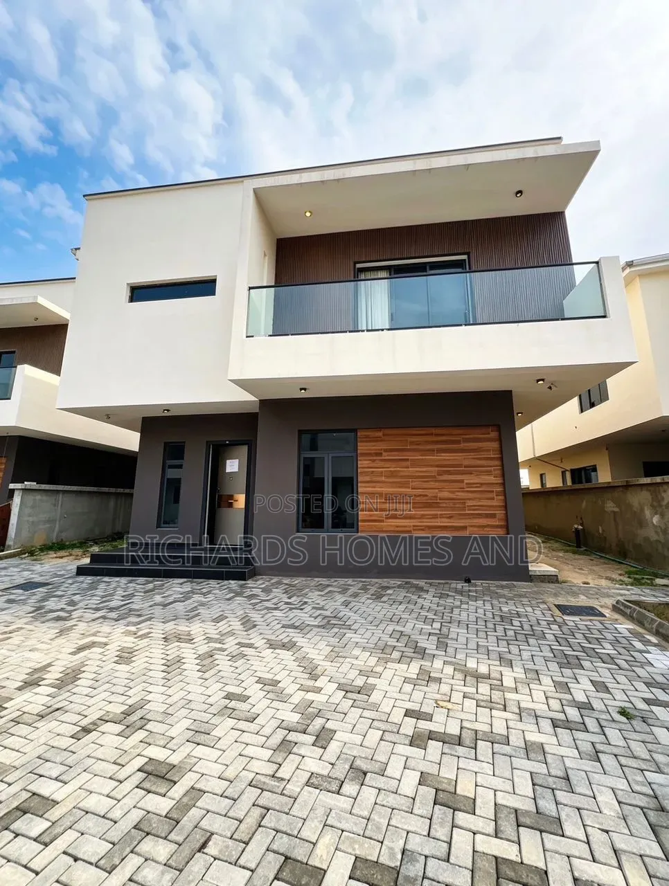 Furnished 4bdrm Duplex in Lekki Phase 1 for sale in Lekki Phase 1