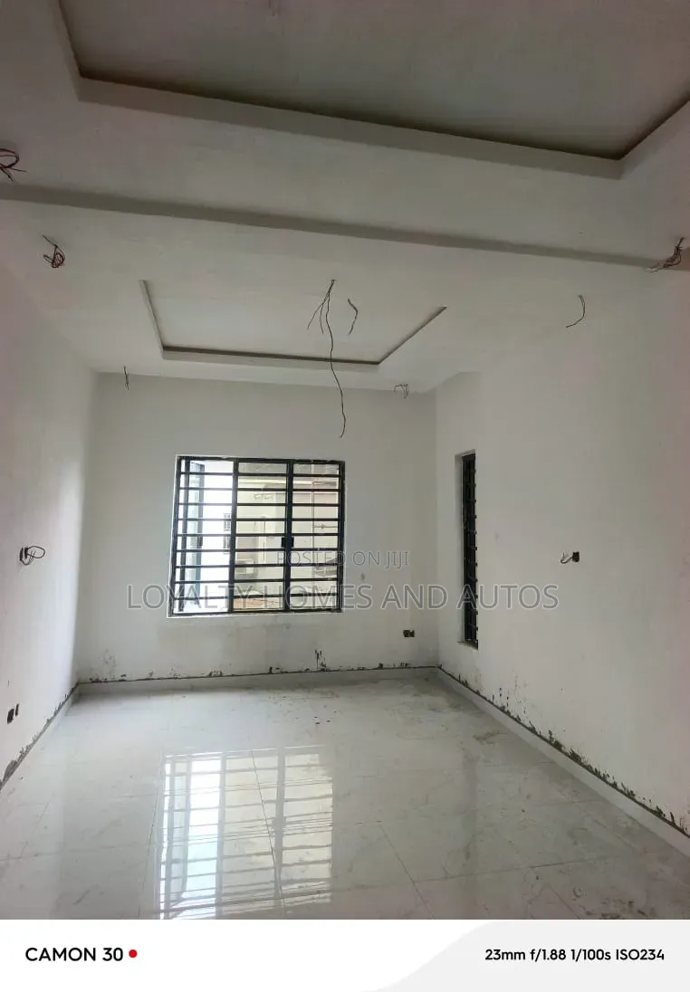 5bdrm Duplex in Adeniyi Jones for sale in Adeniyi Jones
