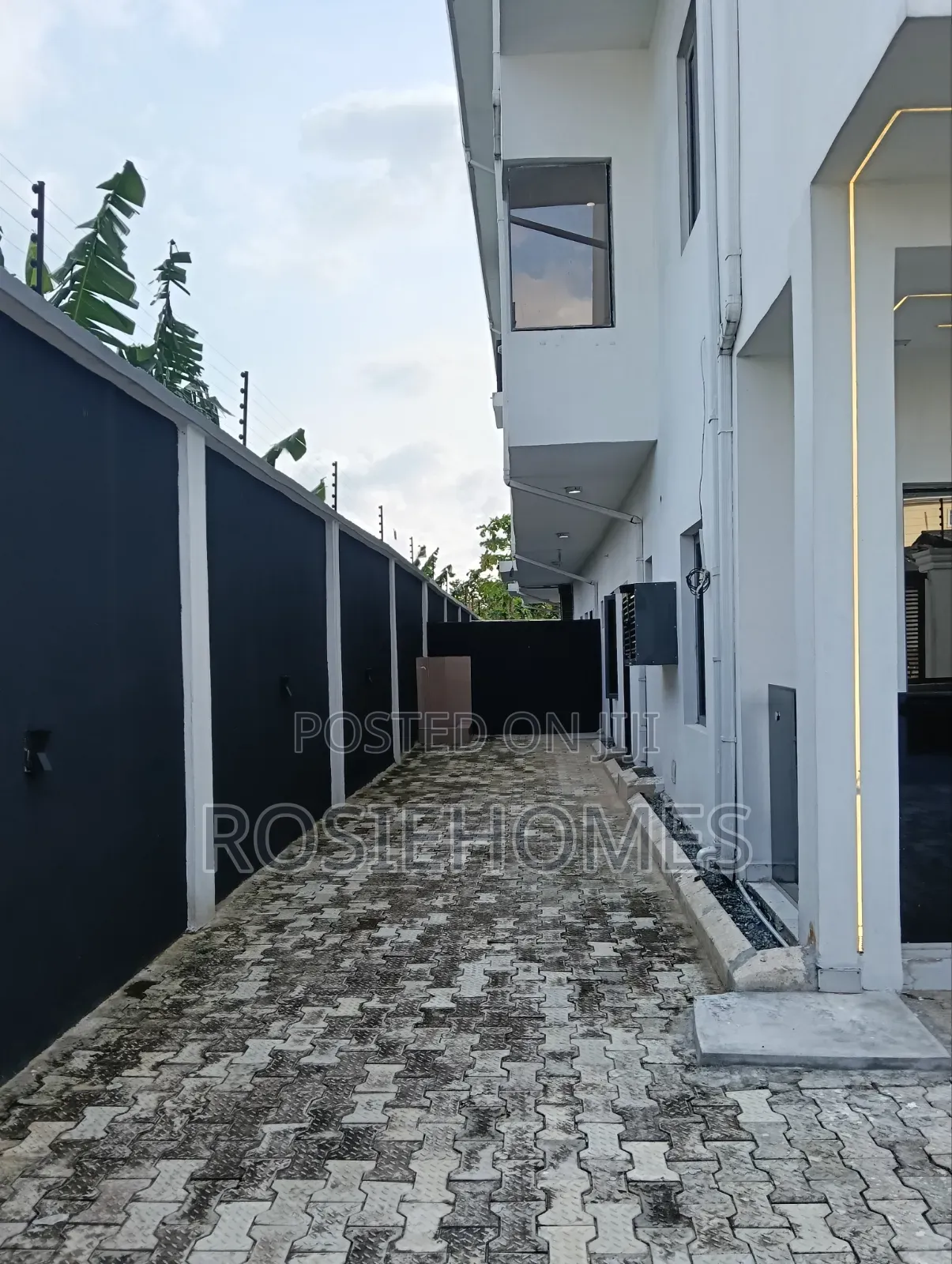4bdrm Duplex in Metro Estate, Sangotedo for rent in Sangotedo