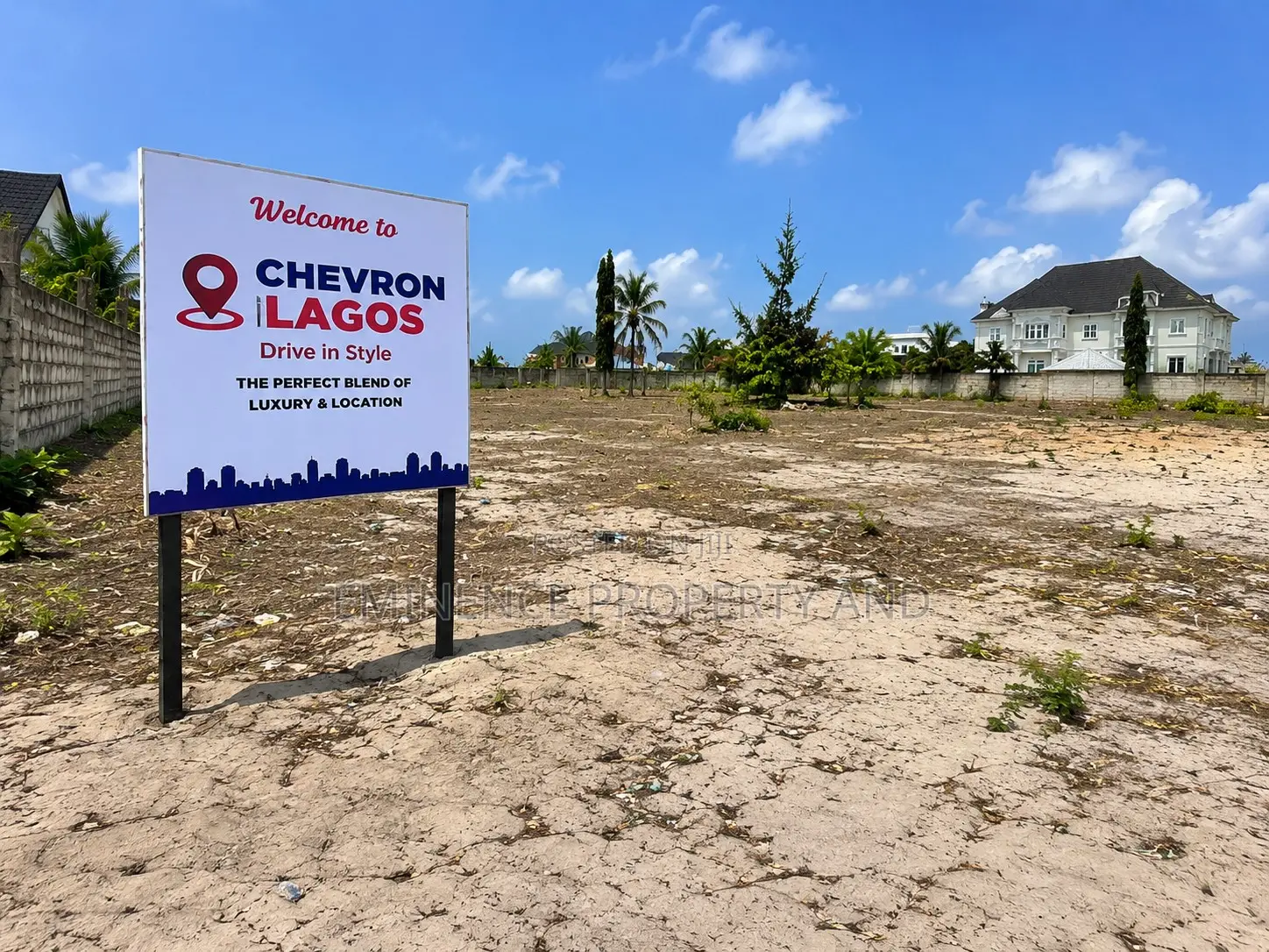 Land for Sale in an Estate at Chevron in Chevron
