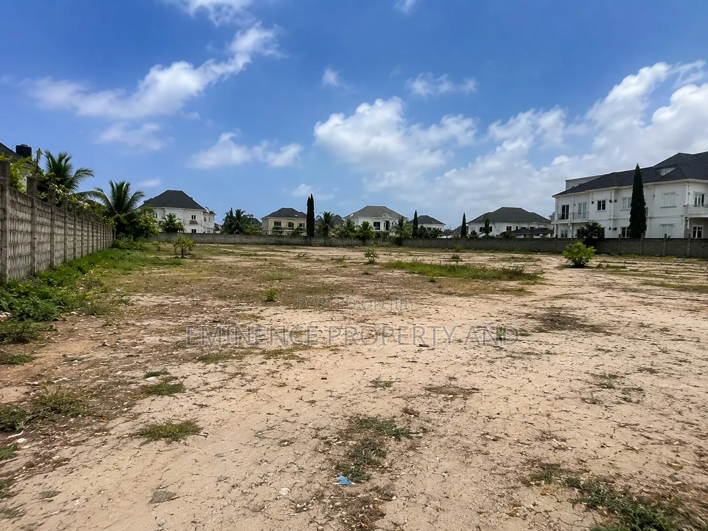 Land for Sale in an Estate at Chevron in Chevron