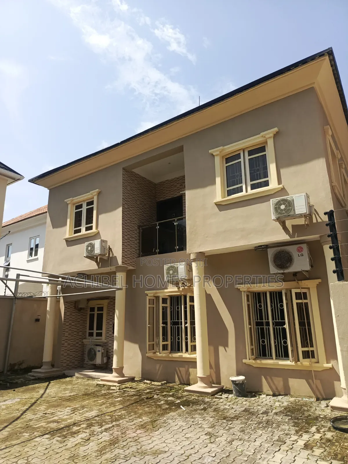 3bdrm Duplex in Ikota Villa for rent in Ikota
