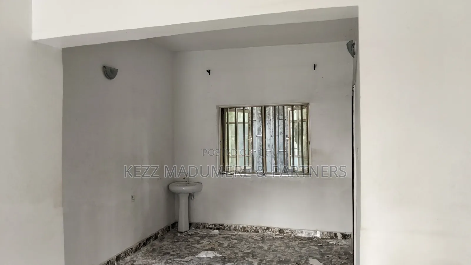 2bdrm Block of Flats in Rd 20 Sars Rd , With, Rumuahalu for rent in Rumuahalu
