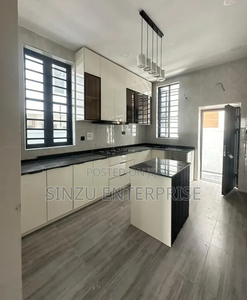 Furnished 1bdrm Apartment in Chevron for rent in Chevron