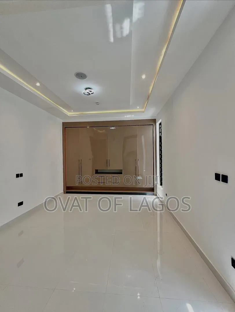 5bdrm Duplex in Megamound Estate, Ikota for sale in Ikota