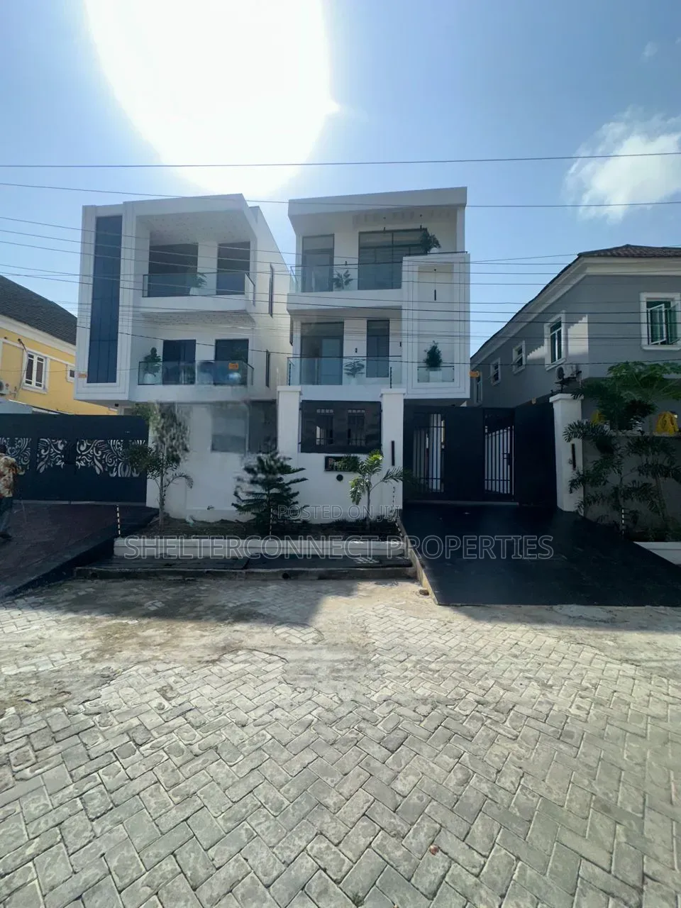 5bdrm Duplex in Chevron for sale in Chevron