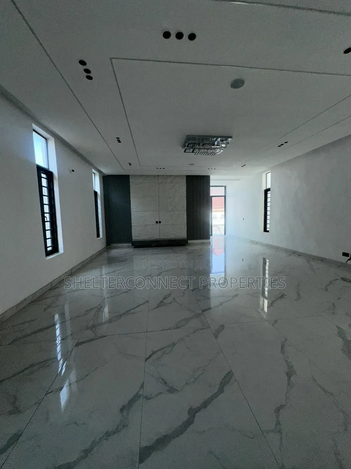 5bdrm Duplex in Chevron for sale in Chevron