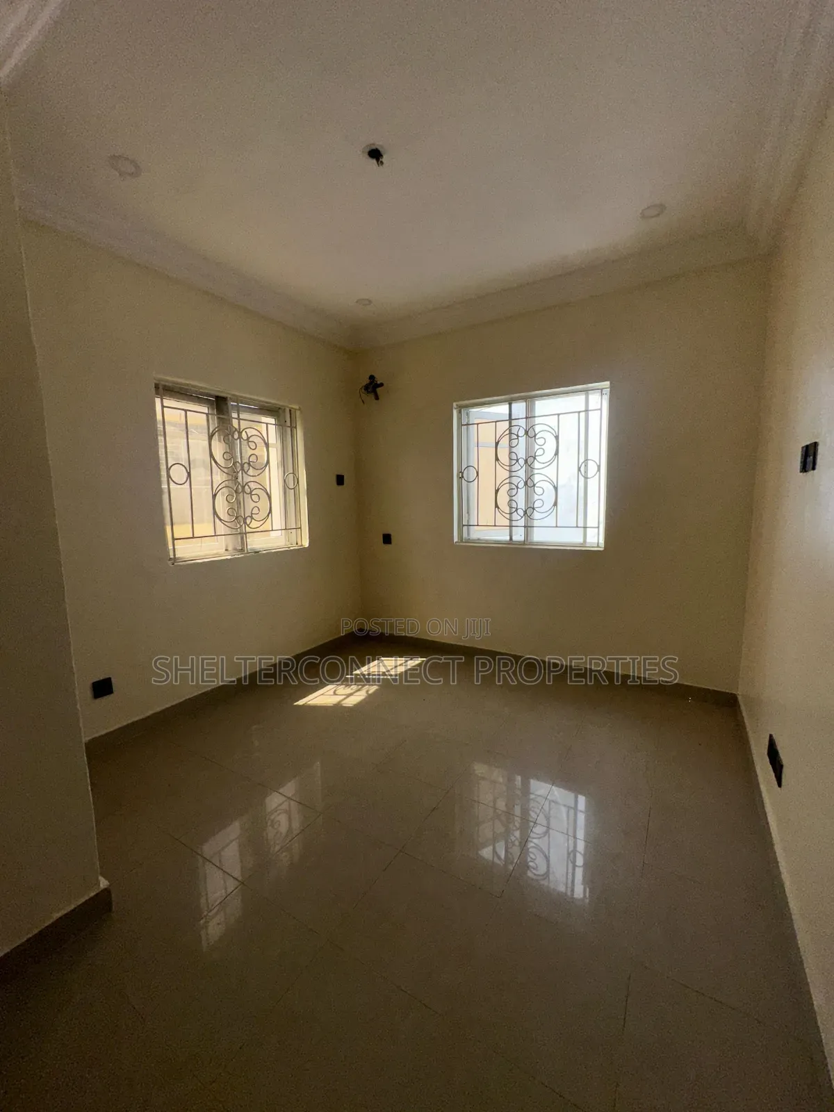 5bdrm Duplex in Chevron for sale in Chevron