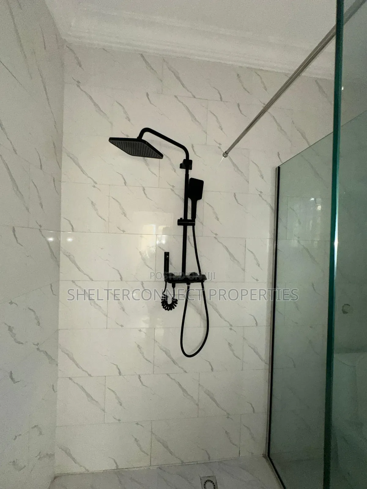5bdrm Duplex in Chevron for sale in Chevron