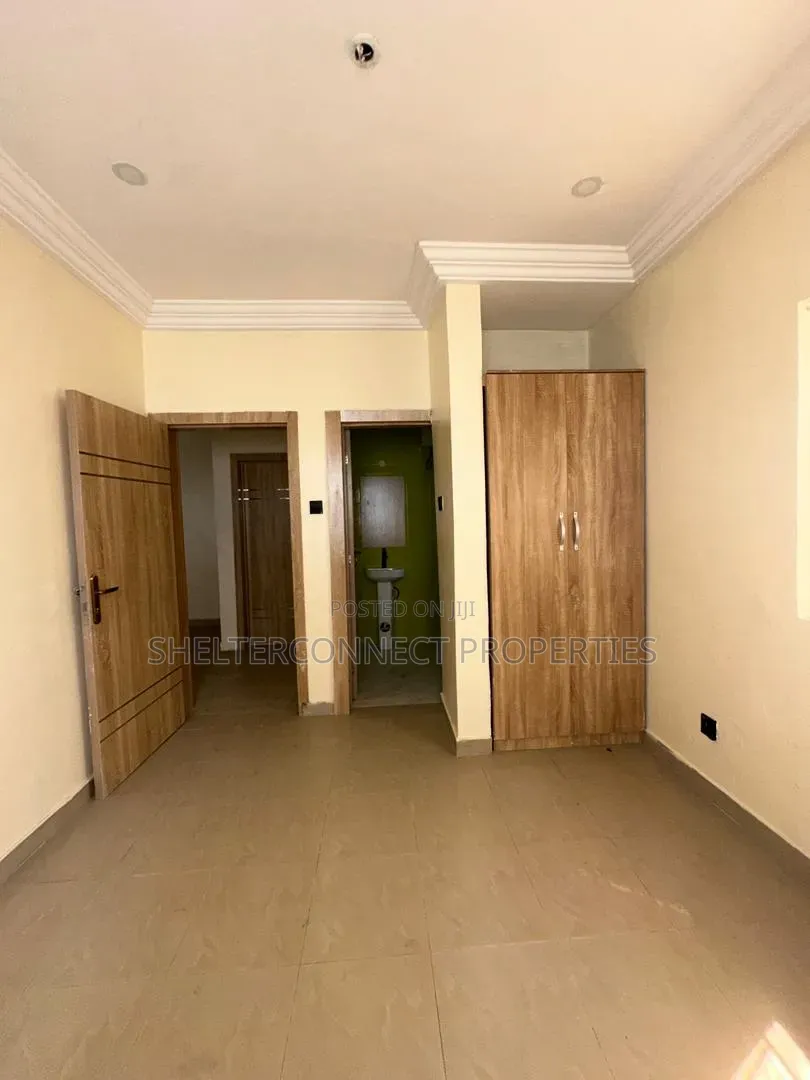 5bdrm Duplex in Chevron for sale in Chevron