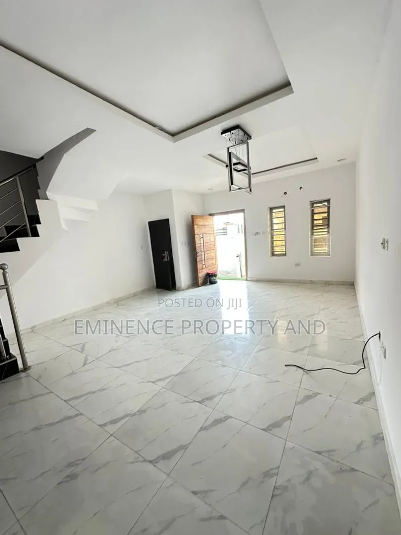 4bdrm Duplex in Ikota for rent in Ikota