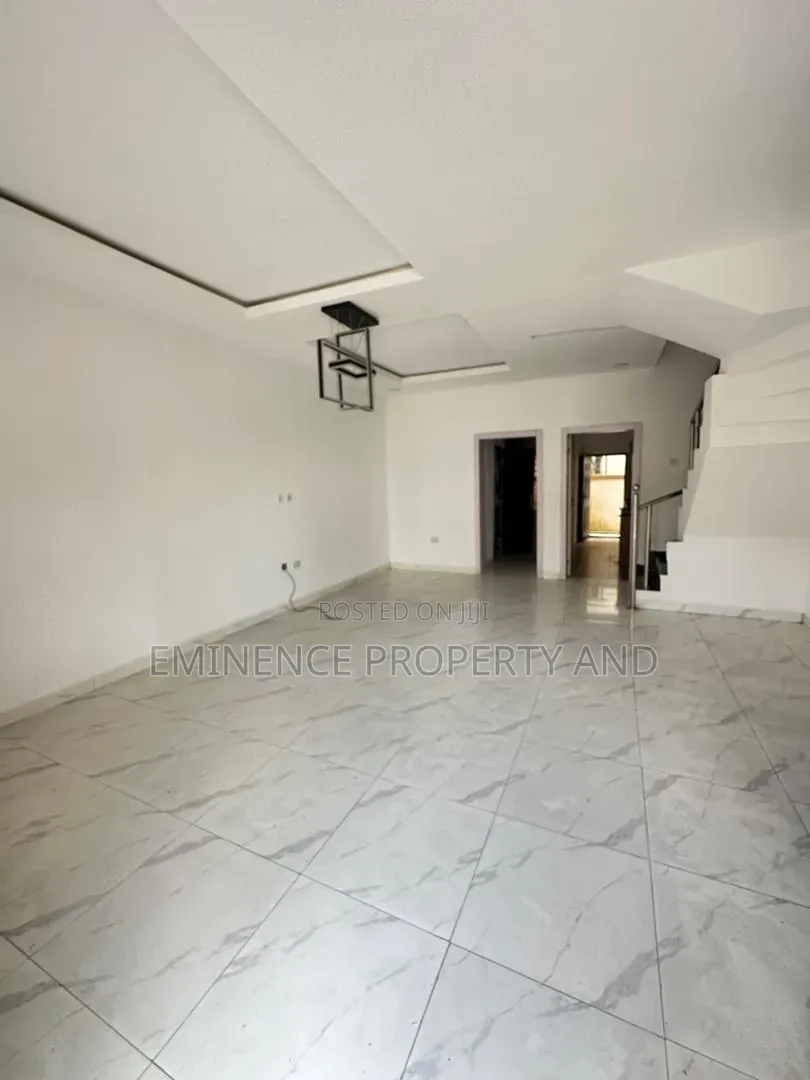 4bdrm Duplex in Ikota for rent in Ikota