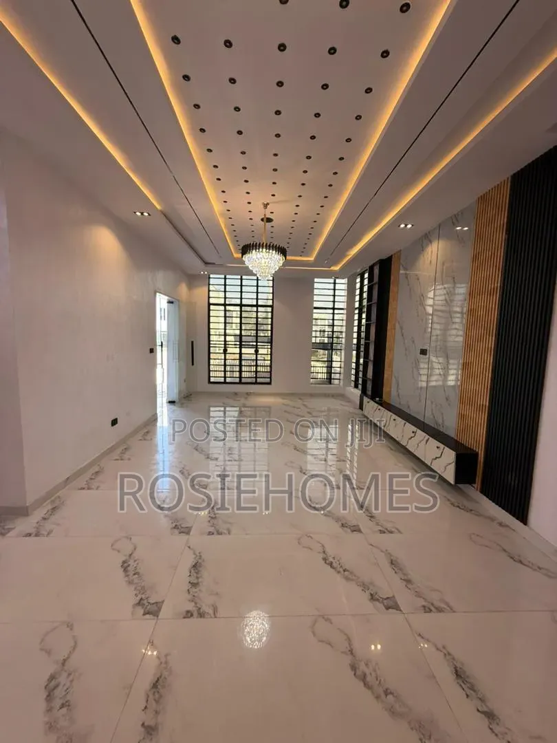 5bdrm Duplex in View Estate, Sangotedo for sale in Sangotedo