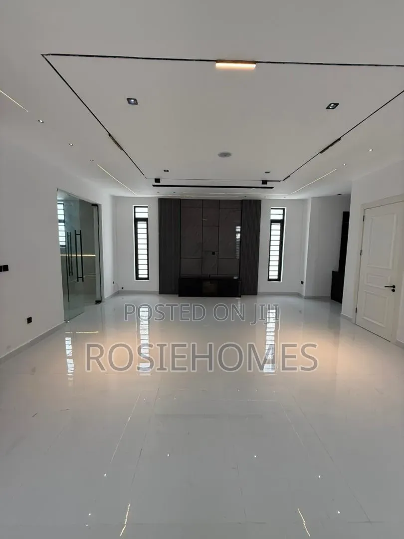 5bdrm Duplex in View Estate, Sangotedo for sale in Sangotedo