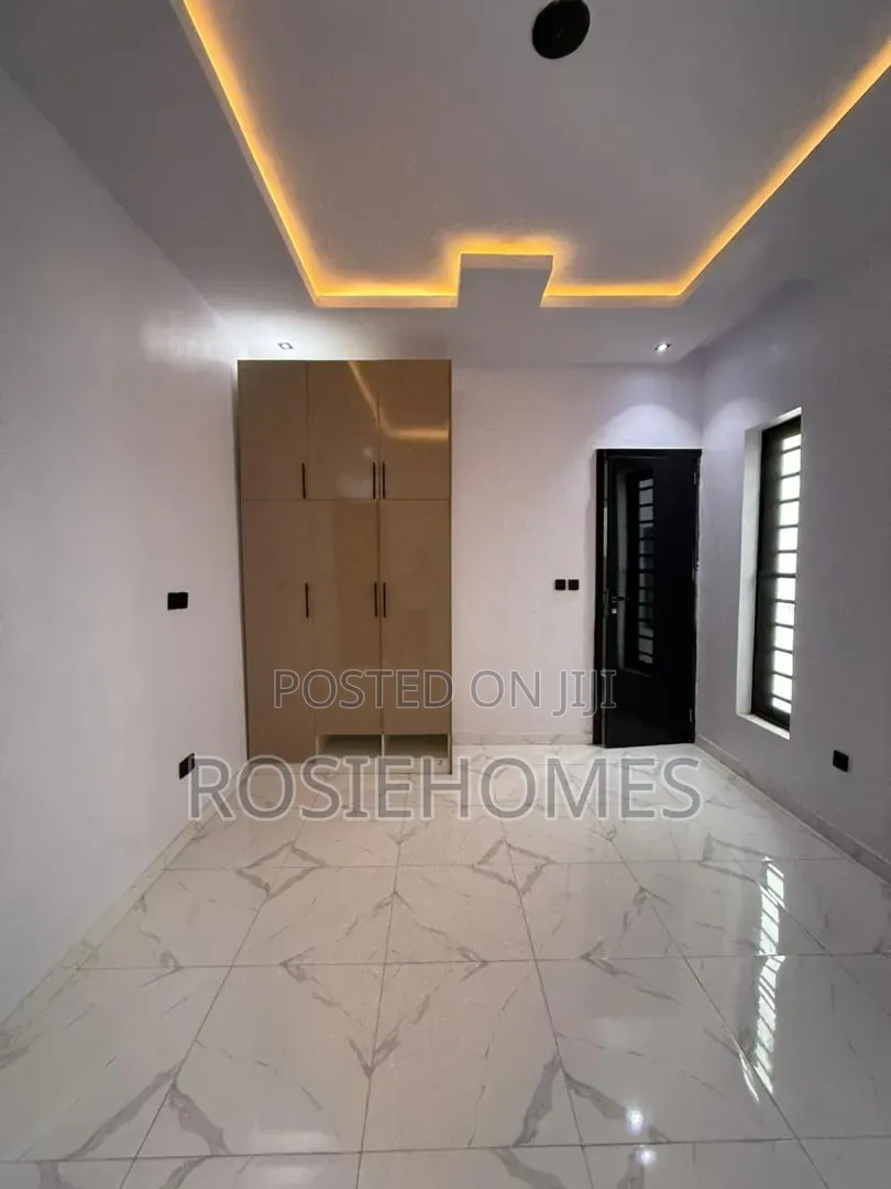 5bdrm Duplex in View Estate, Sangotedo for sale in Sangotedo
