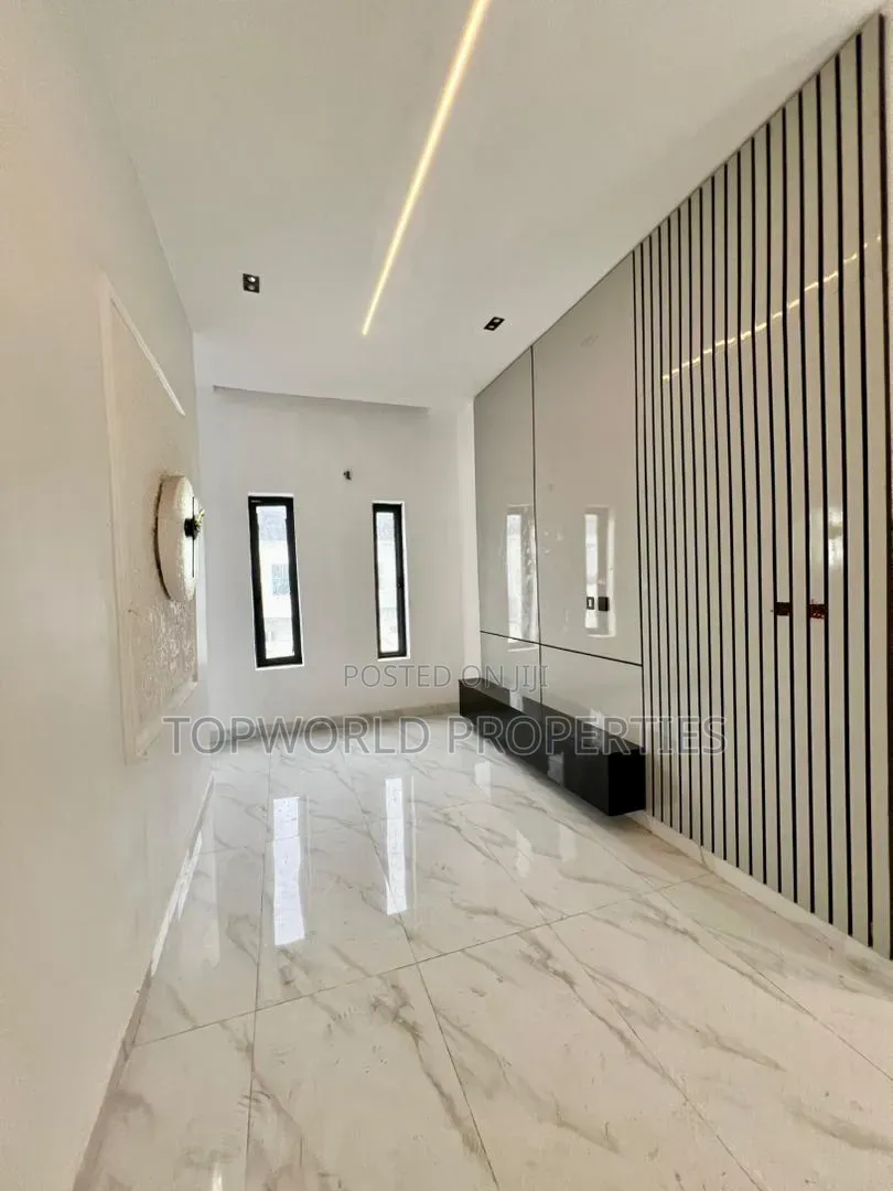 5bdrm Duplex in Chevron Lekki for sale in Chevron