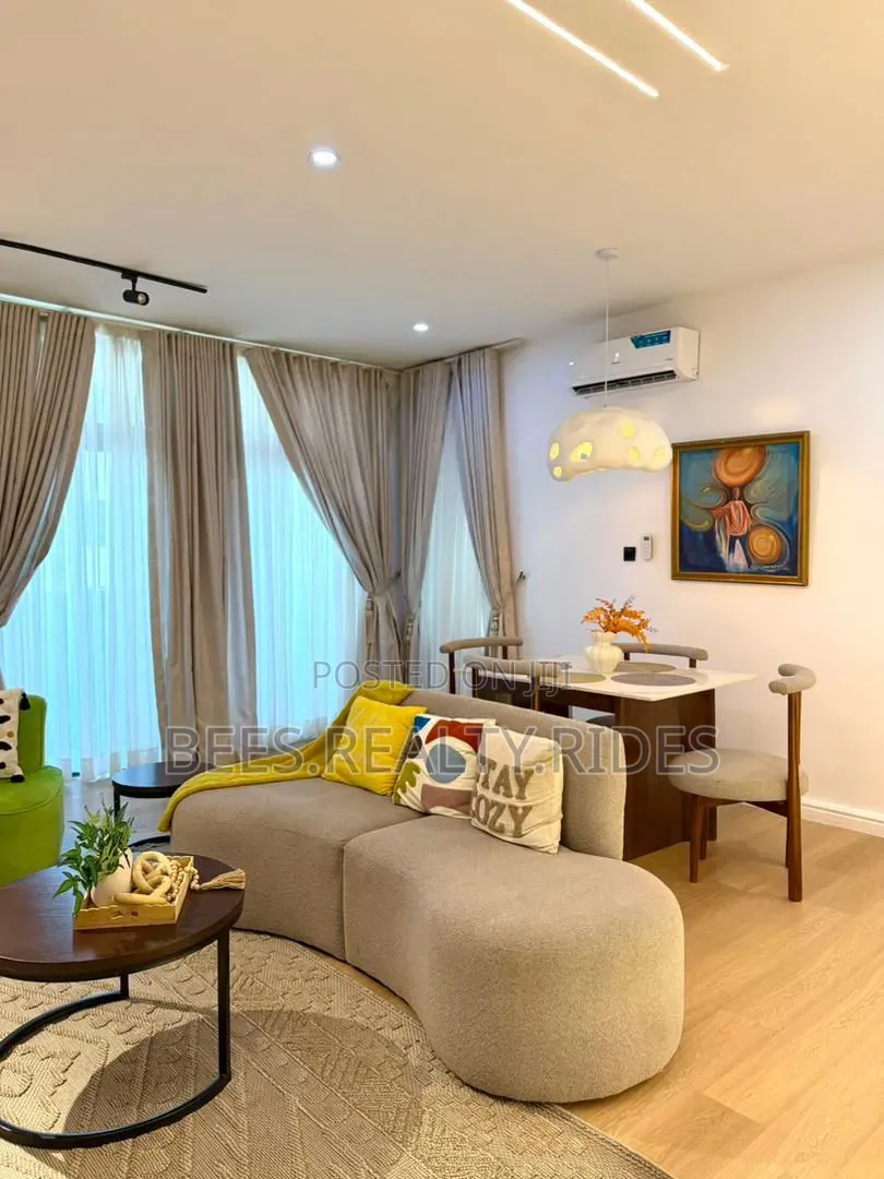 Brand New 1 Bedroom With a Pool, Ps5, Balcony a Washing Machine in Lekki Phase 1