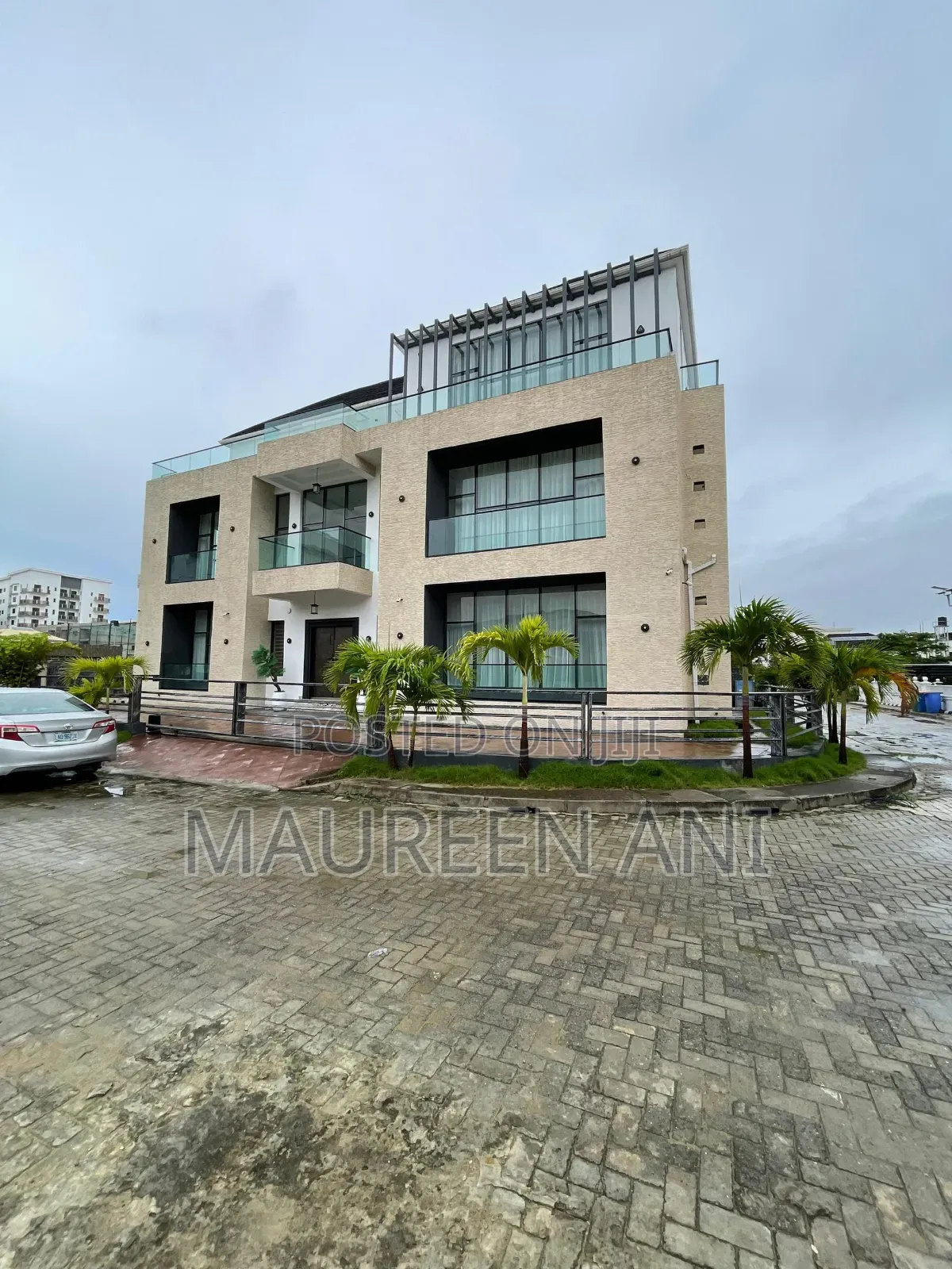 5bdrm Duplex in Ikate for sale in Ikate