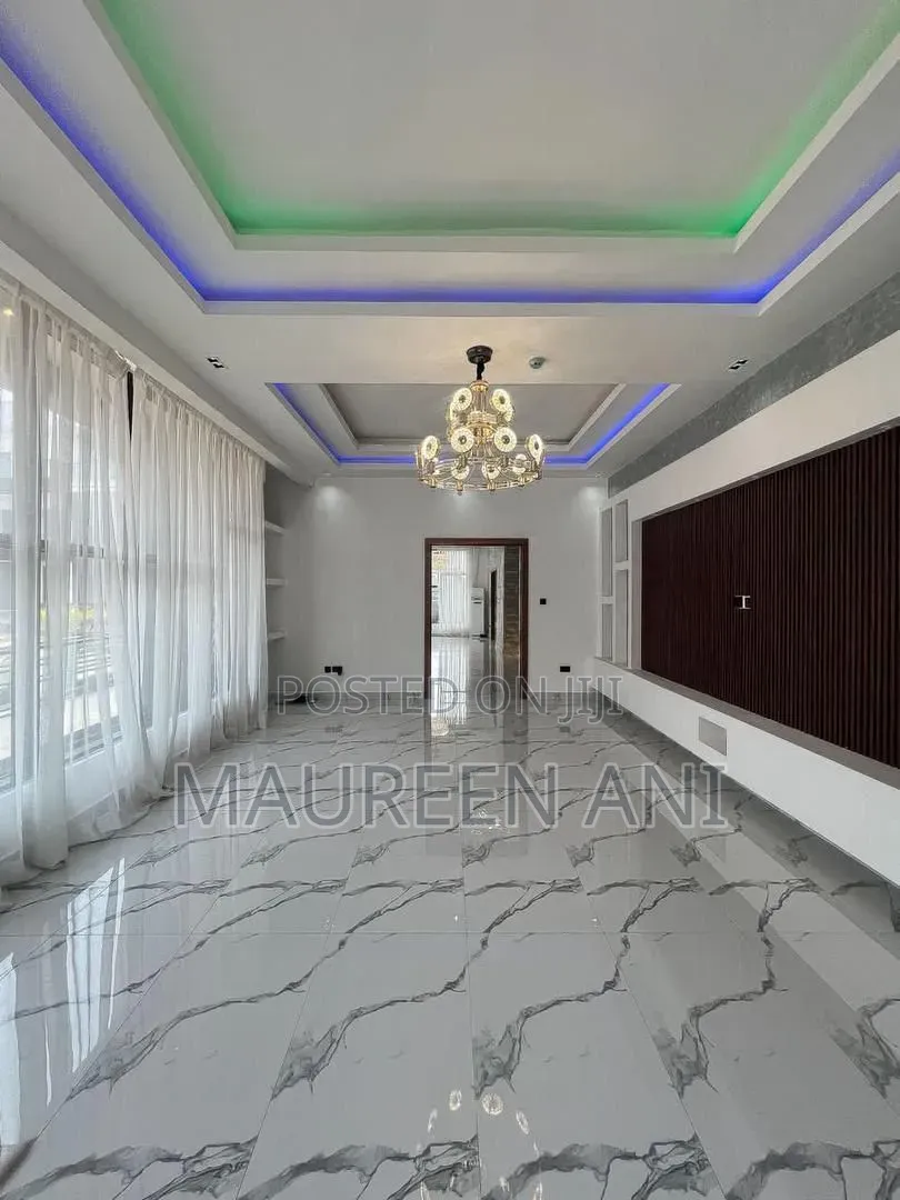 5bdrm Duplex in Ikate for sale in Ikate