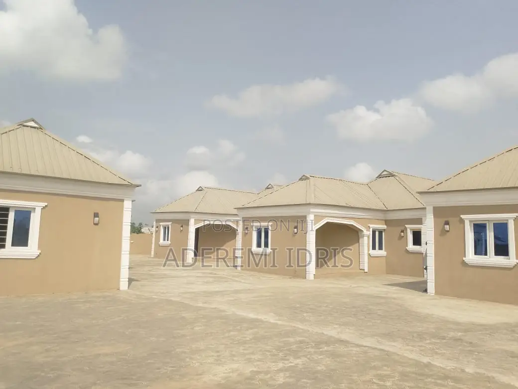 2bdrm Block of Flats in Adesan Estate, Obafemi-Owode for rent in Obafemi-Owode