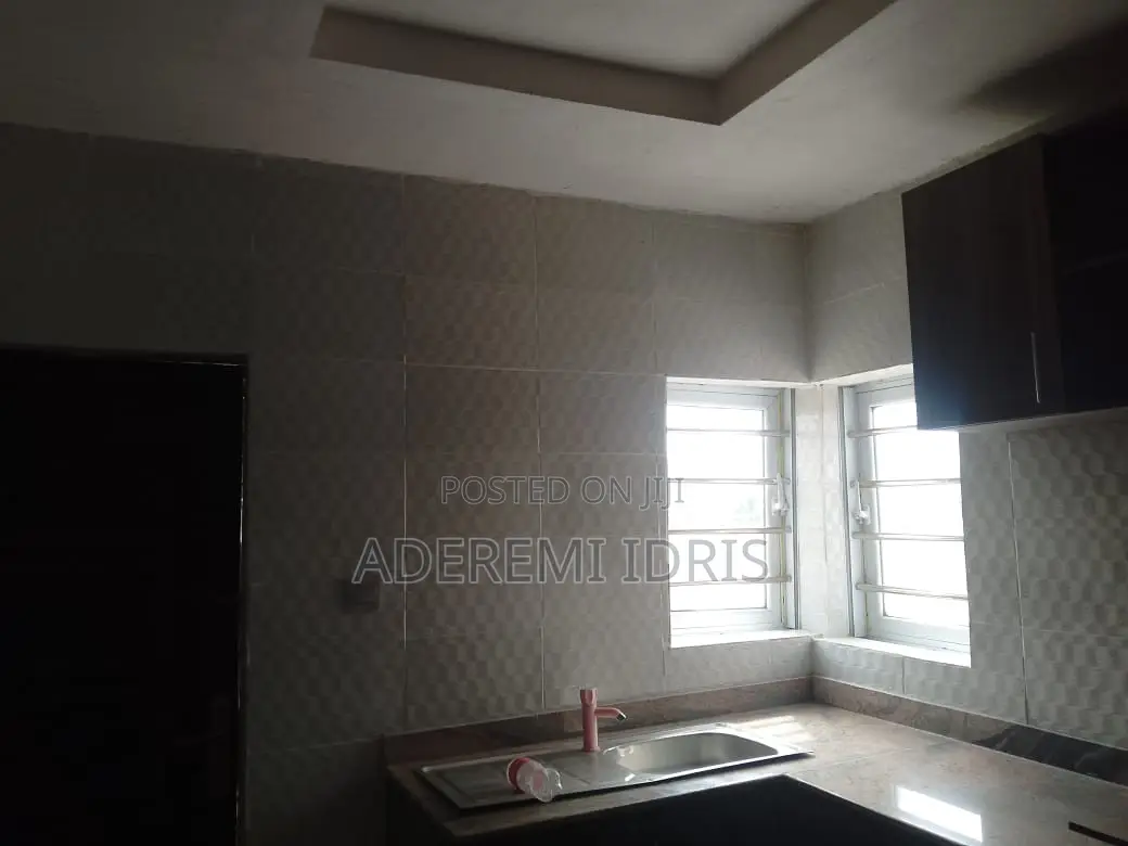 2bdrm Block of Flats in Adesan Estate, Obafemi-Owode for rent in Obafemi-Owode