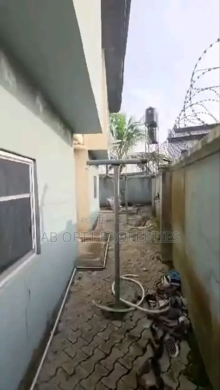 3bdrm Block of Flats in Ihama Road, Gra, Benin City for sale in Benin City