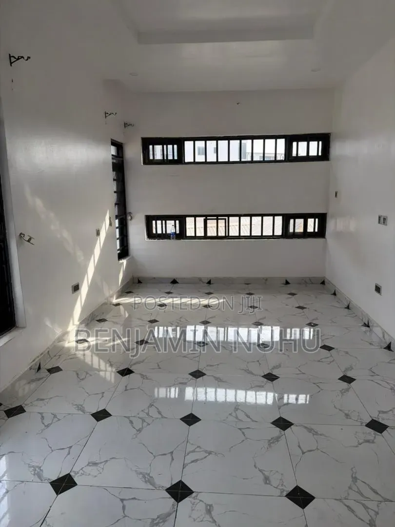 2bdrm Block of Flats in Lekki Conservation, Chevron for rent in Chevron