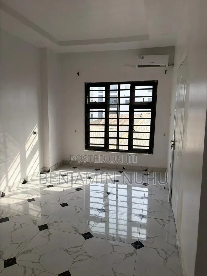 2bdrm Block of Flats in Lekki Conservation, Chevron for rent in Chevron