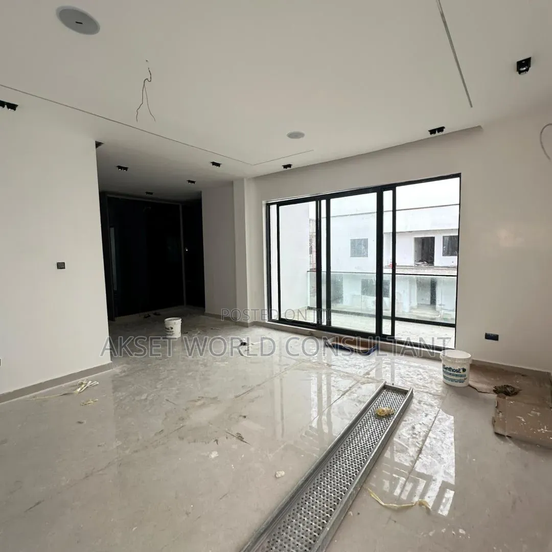 5bdrm Duplex in Lekki Phase 1 for sale in Lekki Phase 1