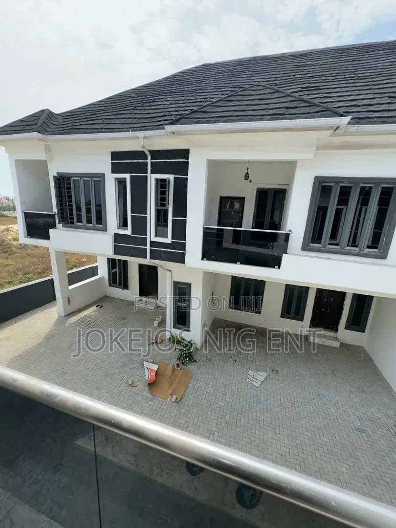 4bdrm Townhouse/Terrace in Royal Pine Estate, Lafiaji for sale in Lafiaji