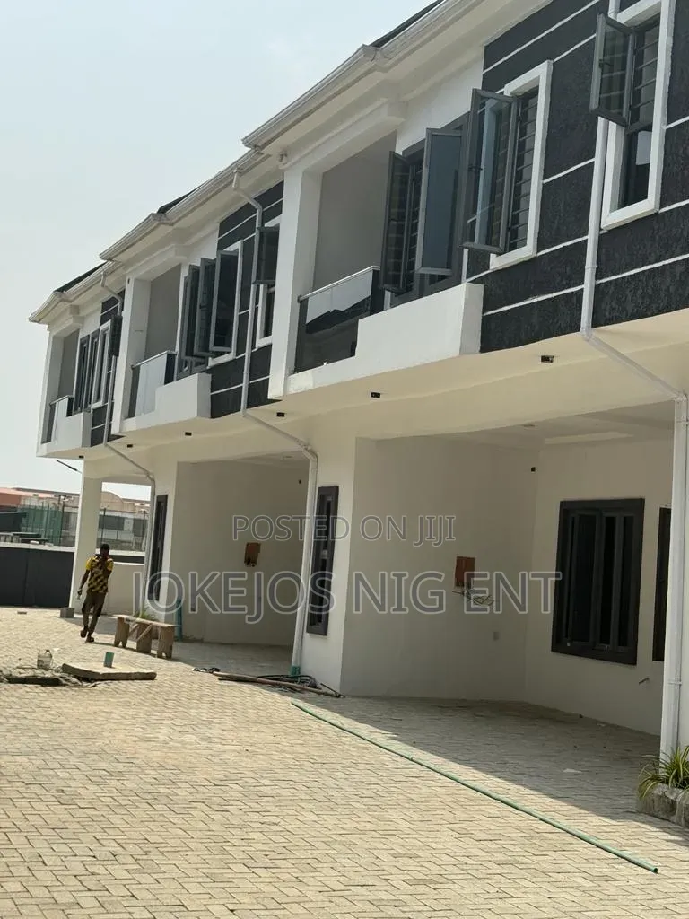 4bdrm Townhouse/Terrace in Royal Pine Estate, Lafiaji for sale in Lafiaji