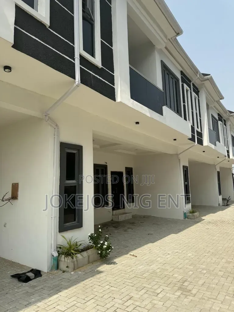 4bdrm Townhouse/Terrace in Royal Pine Estate, Lafiaji for sale in Lafiaji
