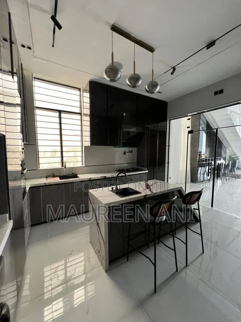5bdrm Duplex in Chevron for sale in Chevron