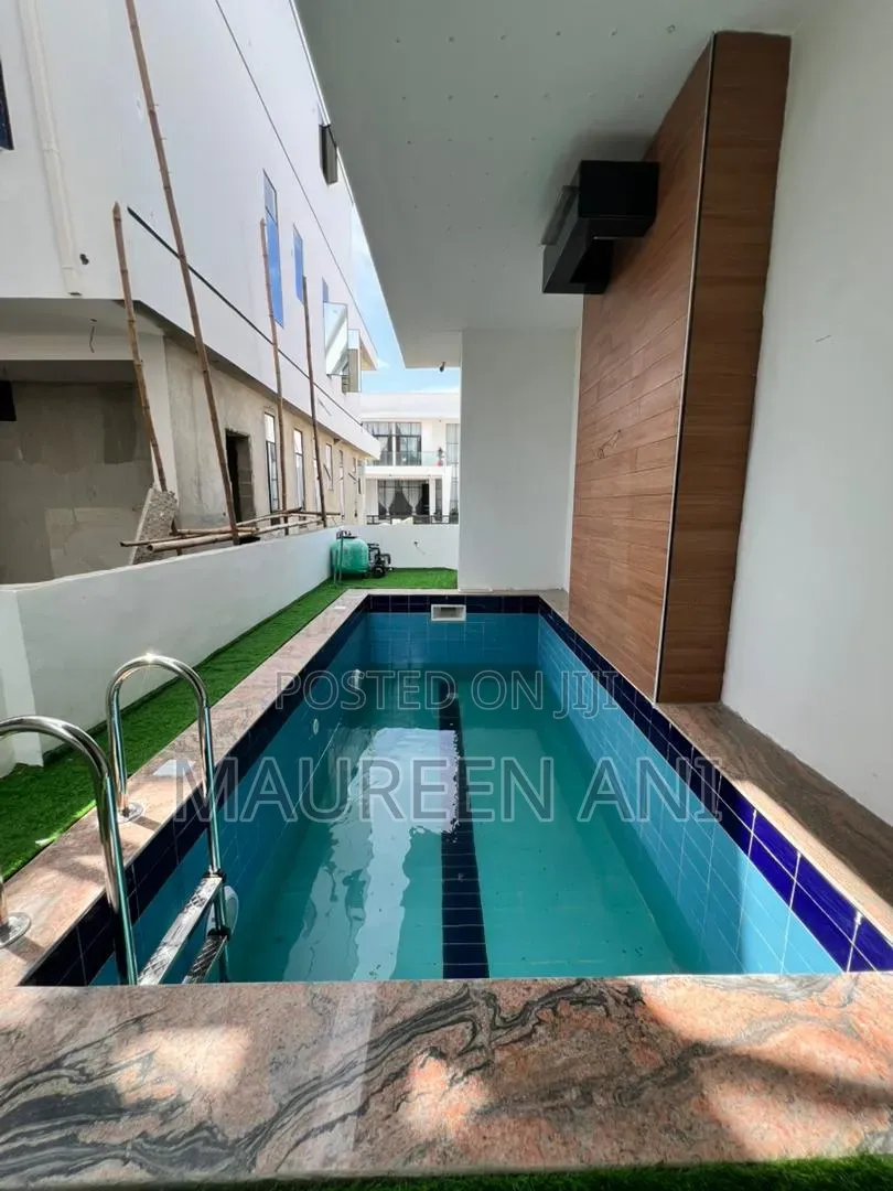 5bdrm Duplex in Chevron for sale in Chevron
