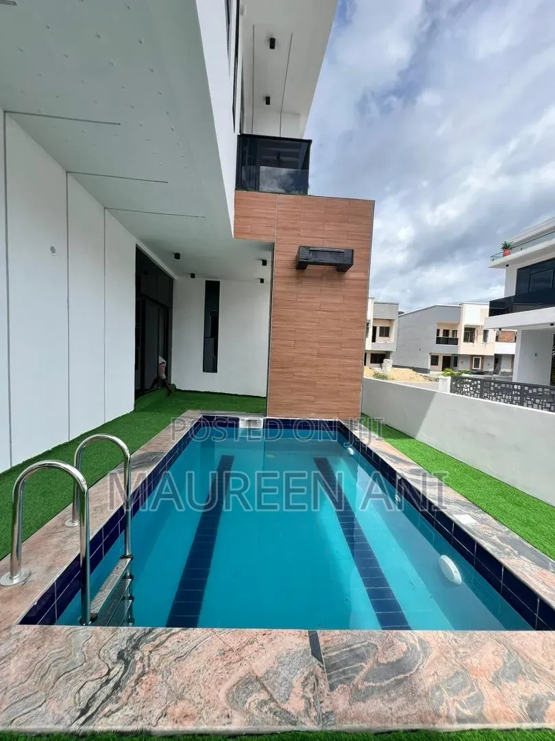 5bdrm Duplex in Cheron, Chevron for sale in Chevron