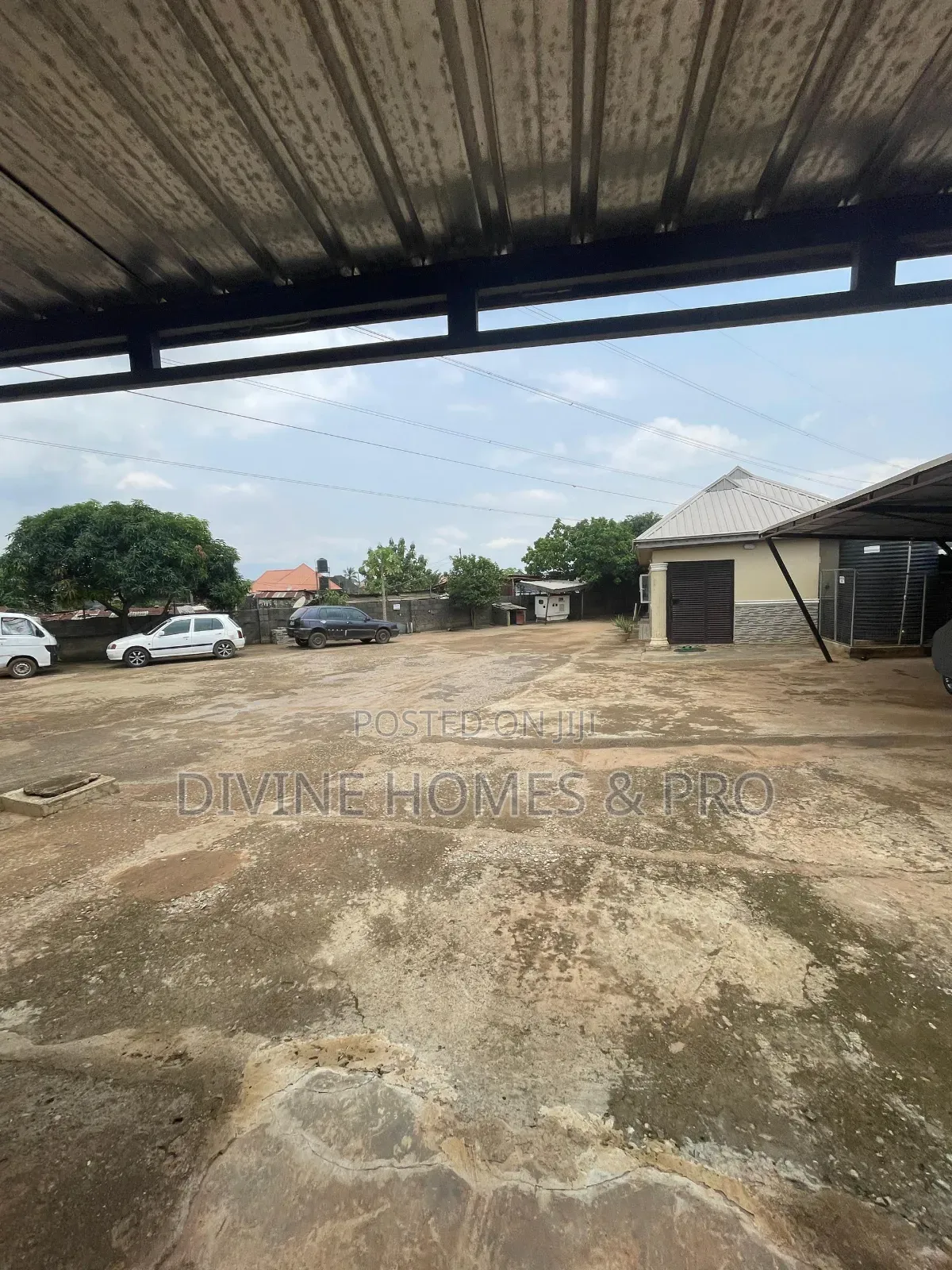 Massive Plot of Land With One Bedroom and Self Contain Building on It in Dutse-Alhaji