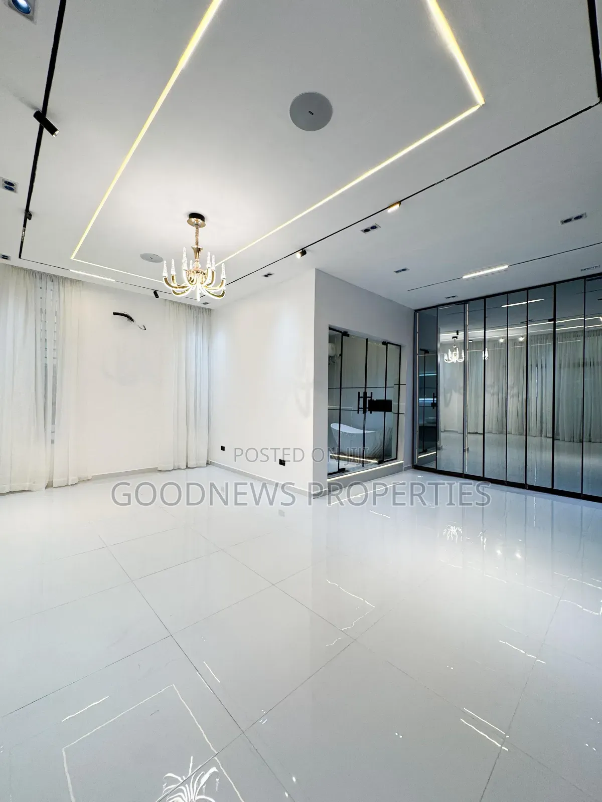 5bdrm Mansion in Chevron Toll Gate for sale in Chevron