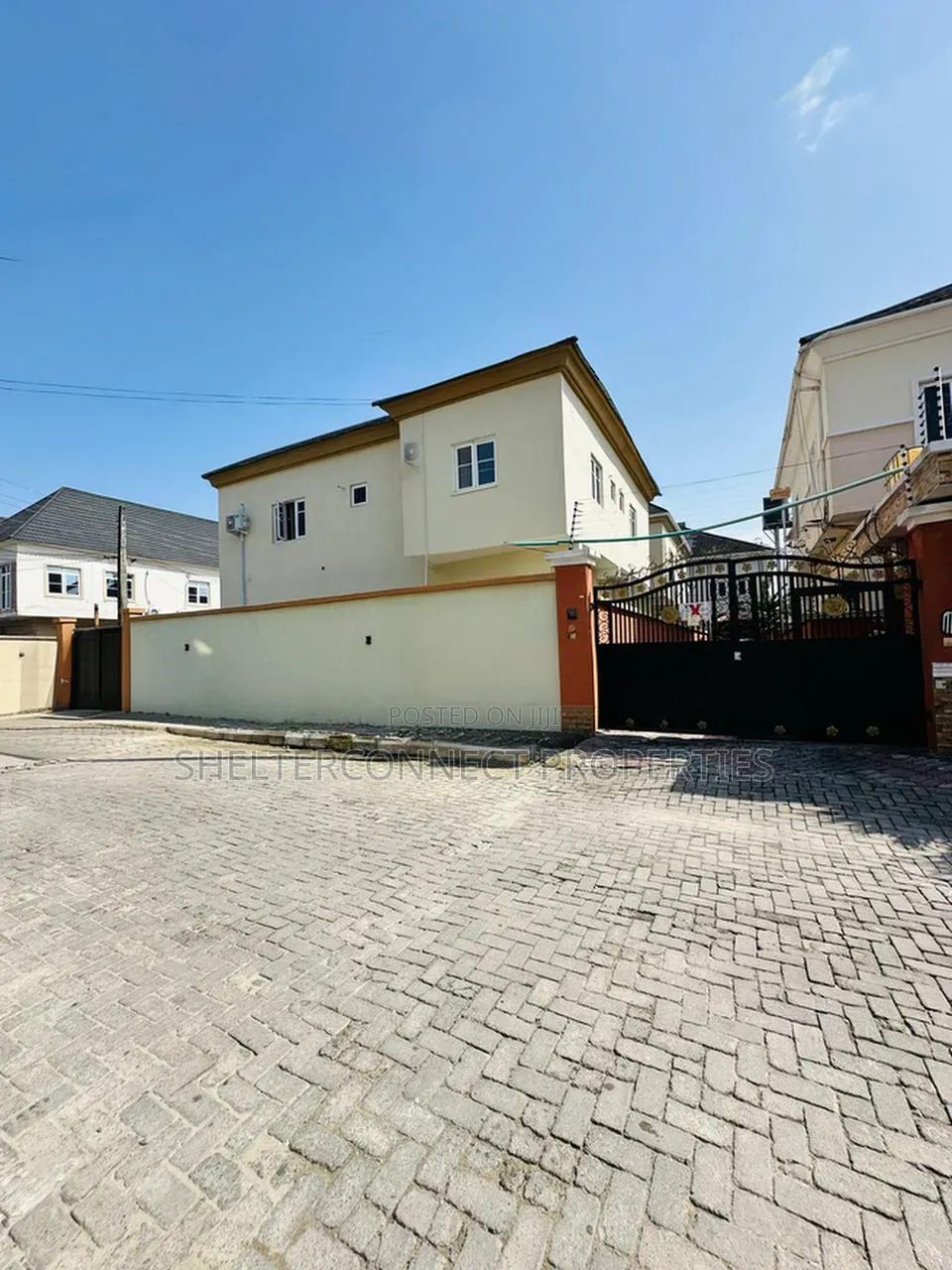 5bdrm Duplex in Chevron for rent in Chevron