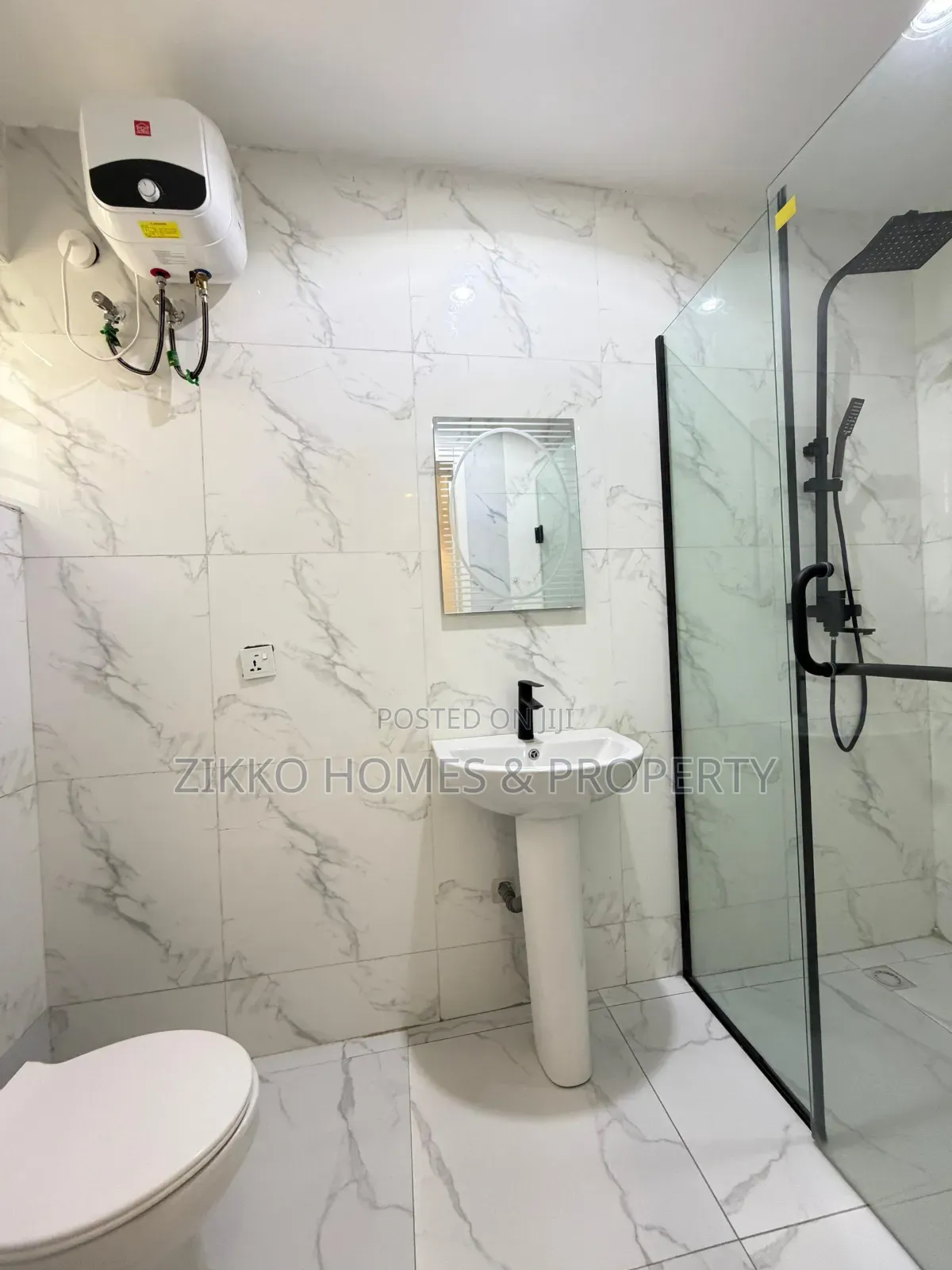5bdrm Duplex in Chevron for sale in Chevron