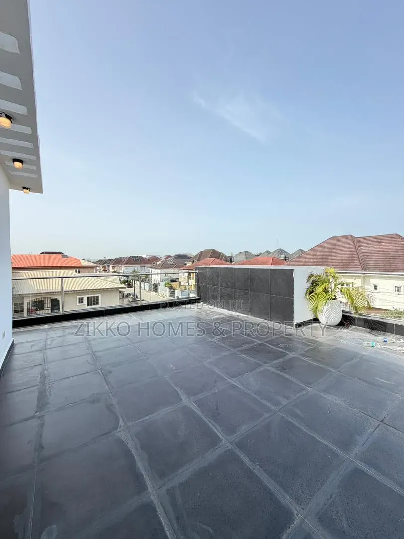 5bdrm Duplex in Chevron for sale in Chevron