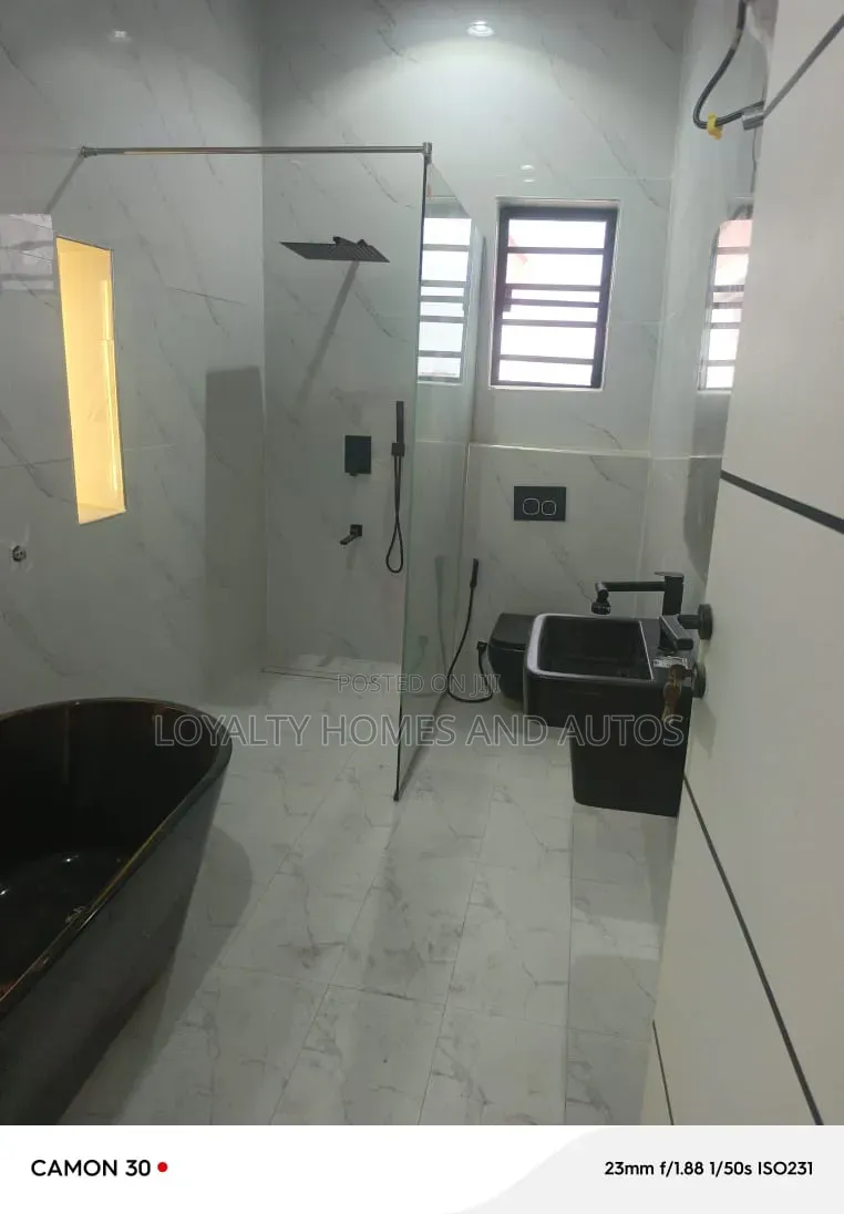5bdrm Duplex in GRA Phase 1 for sale in GRA Phase 1