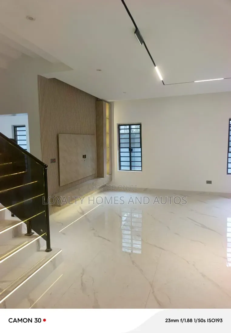 5bdrm Duplex in GRA Phase 1 for sale in GRA Phase 1