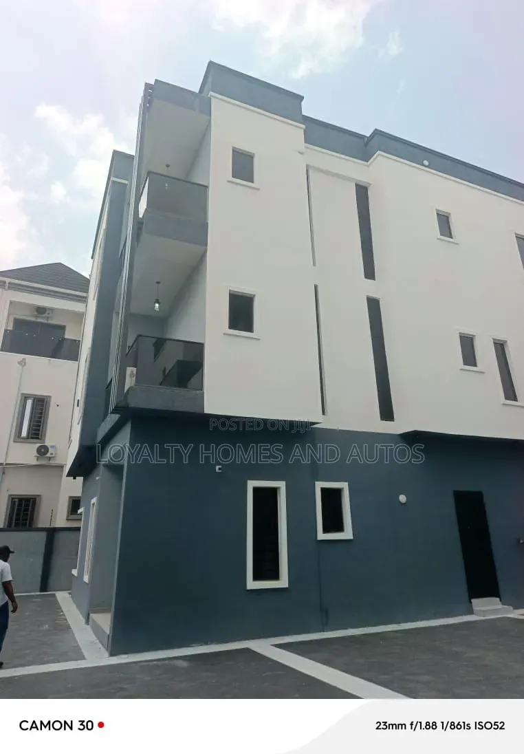 5bdrm Duplex in GRA Phase 1 for sale in GRA Phase 1