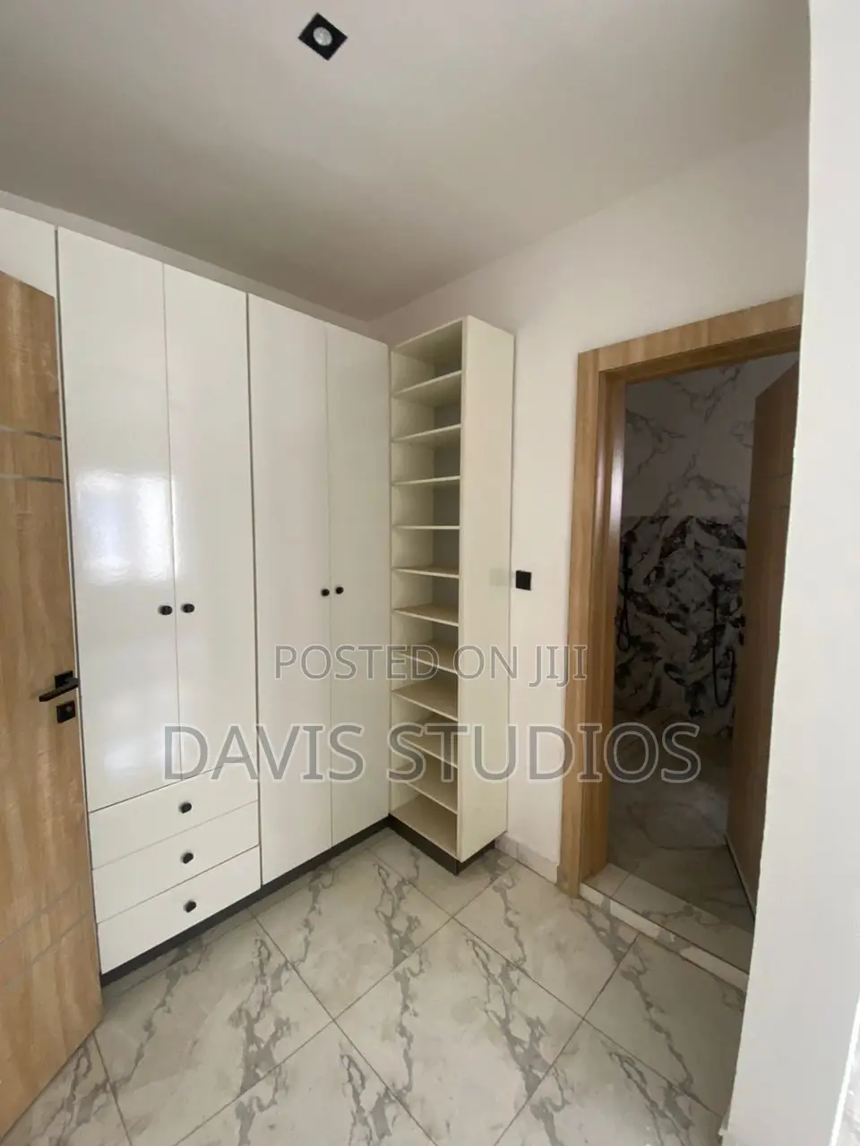 4bdrm Duplex in Millennium, Millenuim/UPS for sale in Millenuim/UPS