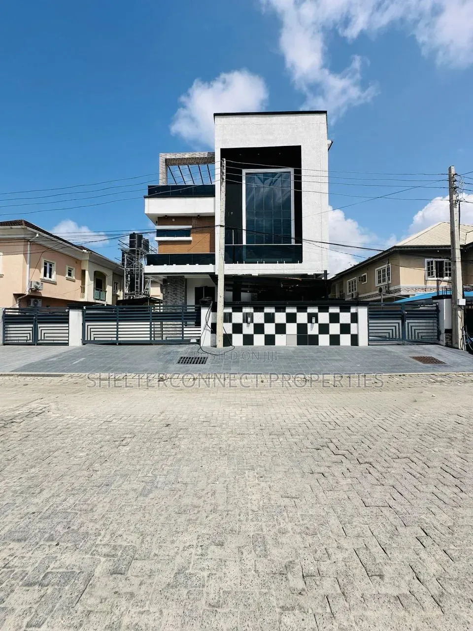 5bdrm Duplex in Chevron for sale in Chevron