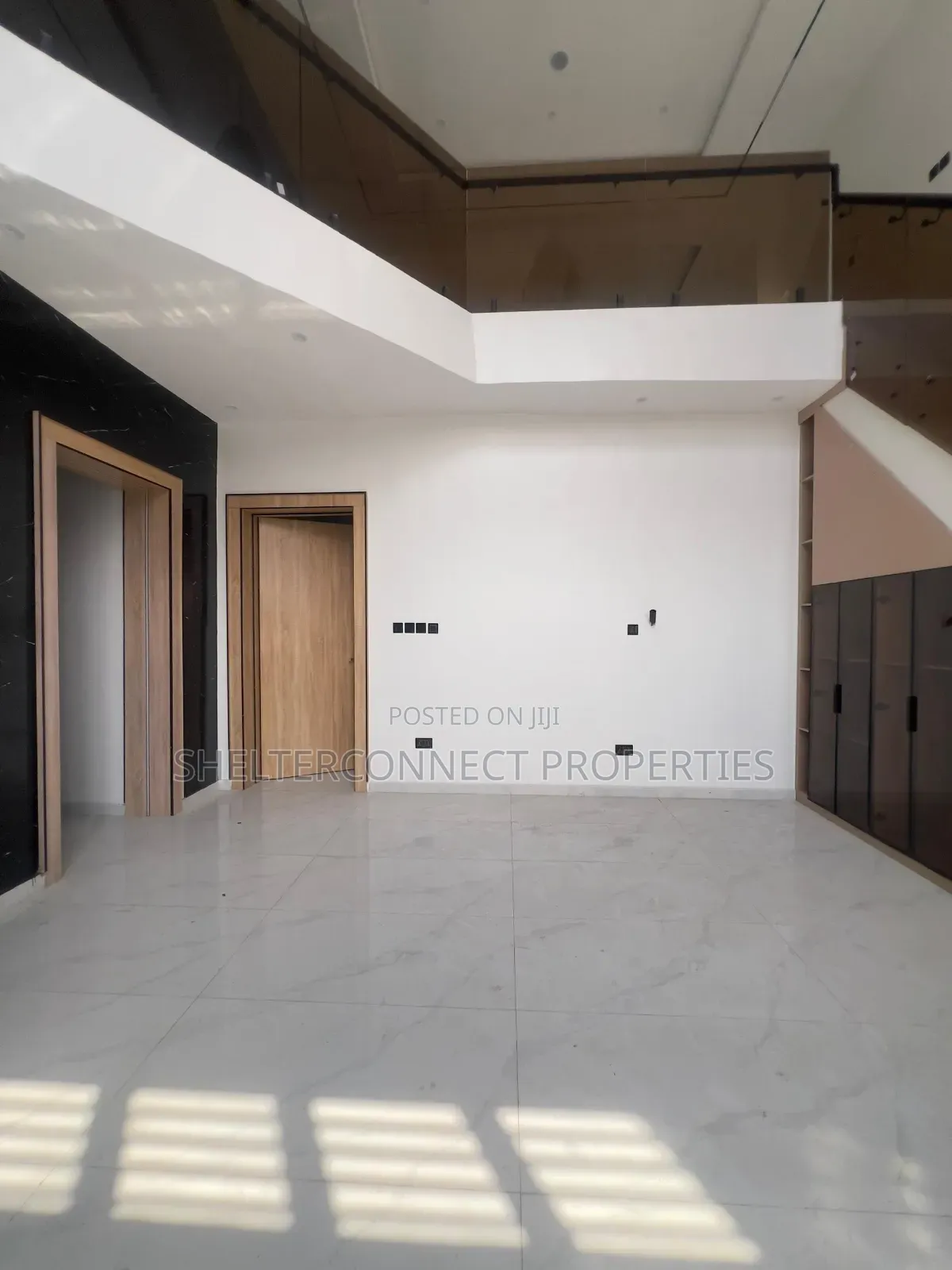 5bdrm Duplex in Chevron for sale in Chevron